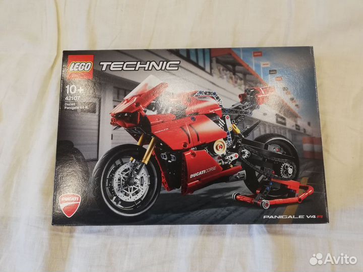 Lego technic 42107 Ducati Panigale V4 R