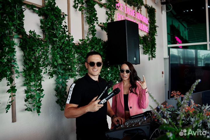 Ведущая Певица Церемониймейстер