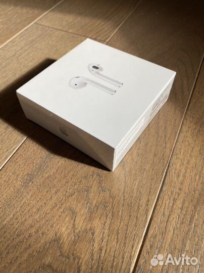 Наушники Apple AirPods w/Charging Case