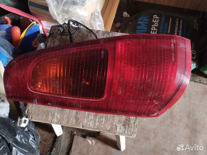 Фонарь задний Ниссан Серена
