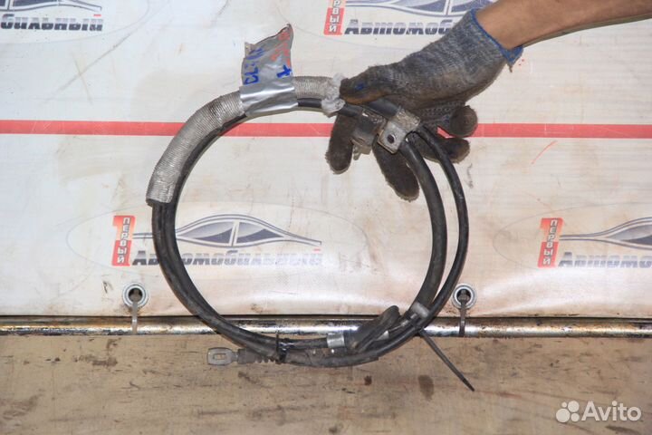 Тросик ручника право c Honda Inspire UC1 J30A