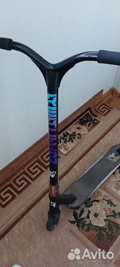 Трюковой самокат reaction