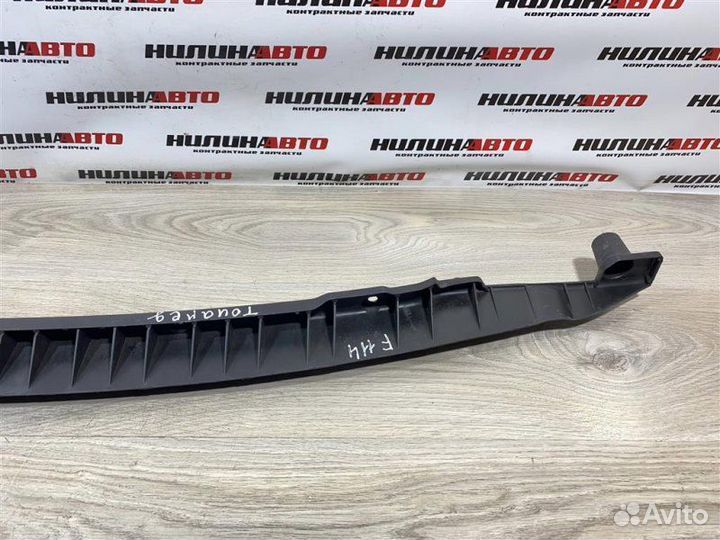 Кронштейн заднего бампера центральный Volkswagen