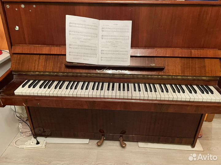 Пианино Ласточка