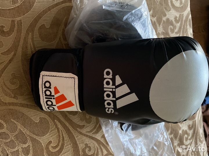 Боксерские перчатки adidas
