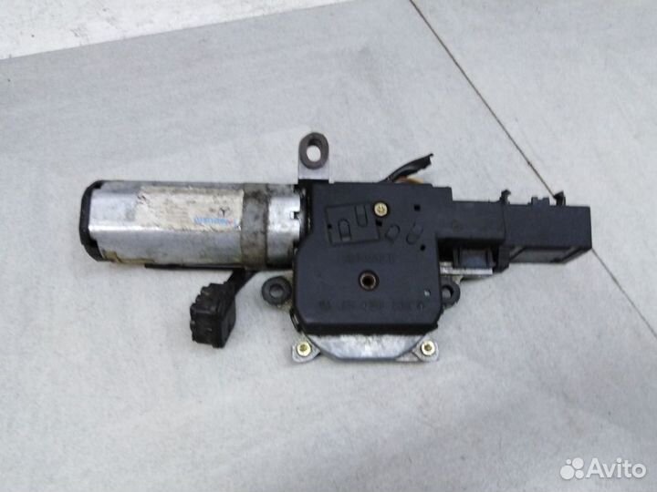 Моторчик люка A2028207542