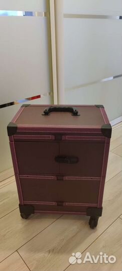 Чемодан для мастера маникюра или визажиста