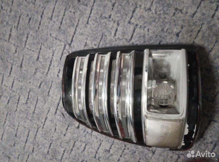 Задний фонарь toyota land cruiser 100