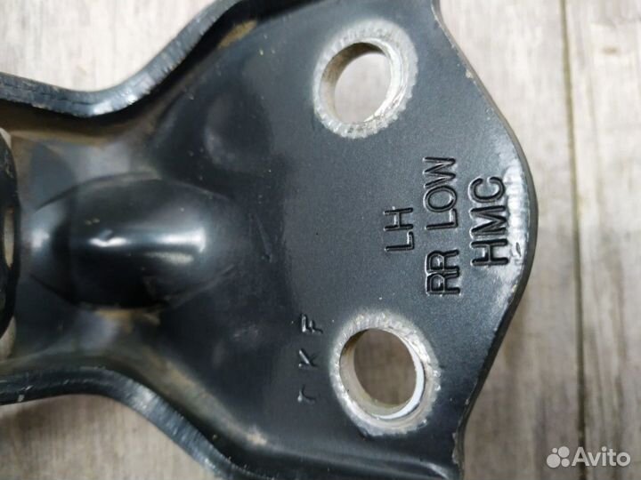 Петля двери задней левой нижняя Accent