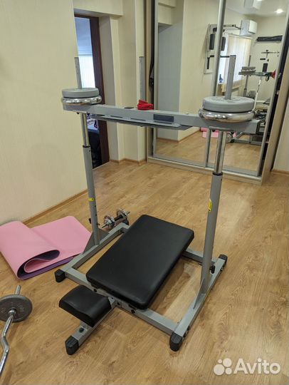 Тренажер для жима ногами