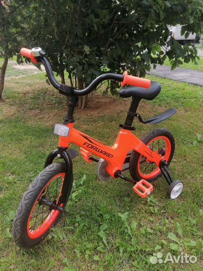 Велосипед детский 4 колесный