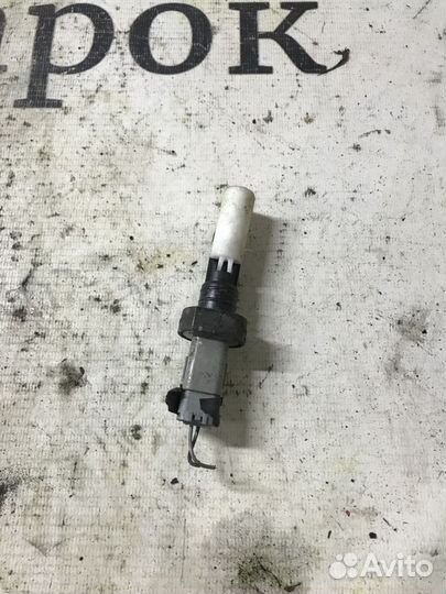 Датчик уровня в бачок омывателя Nissan Pathfinder