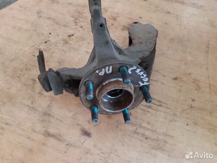 Поворотный кулак Ford Focus 2