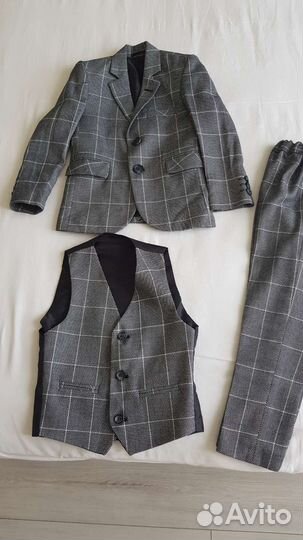 Костюм тройка