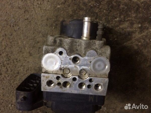 Блок (насос ) ABS Lexus Is 300 2.0 2003