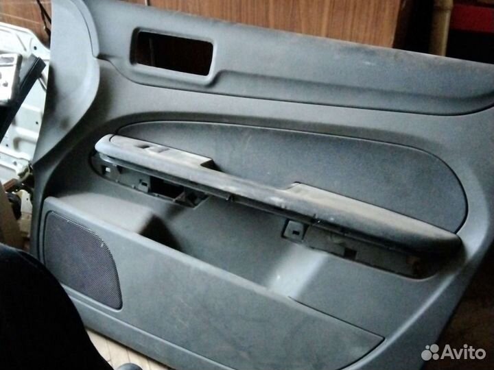 Внутрянка передней правой двери форд фокус 2