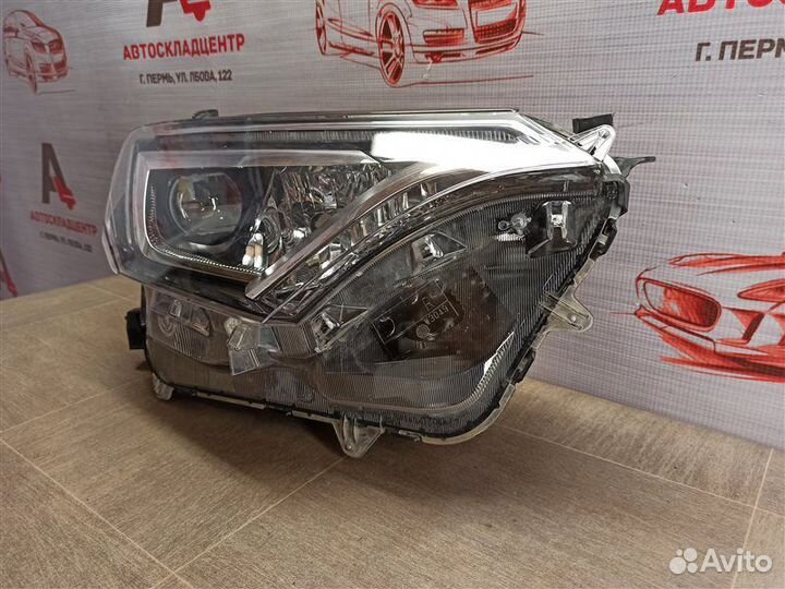 Фара правая Toyota Rav 4 (2015-2019) LED