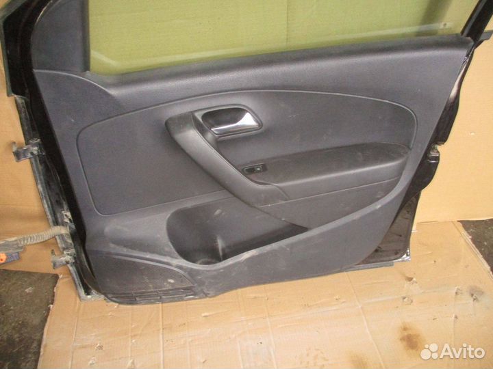 Обшивка двери передней правой VW Polo Sedan