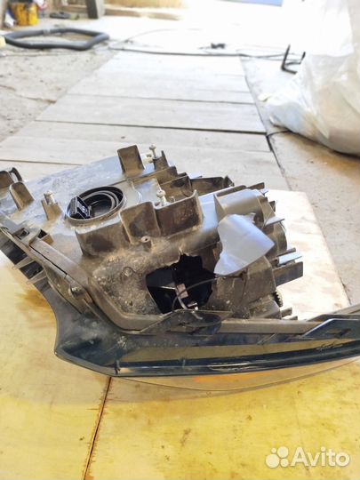 Фара передняя правая Lexus nx200