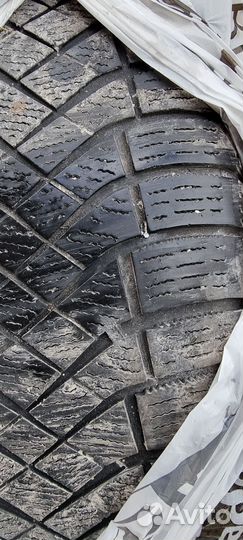 Pirelli Ice Zero FR SUV 215/65 R17