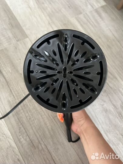 Фен, выпрямитель и расческа для выпрямления волос