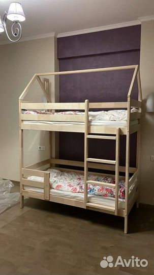 Двухъярусная кровать домик