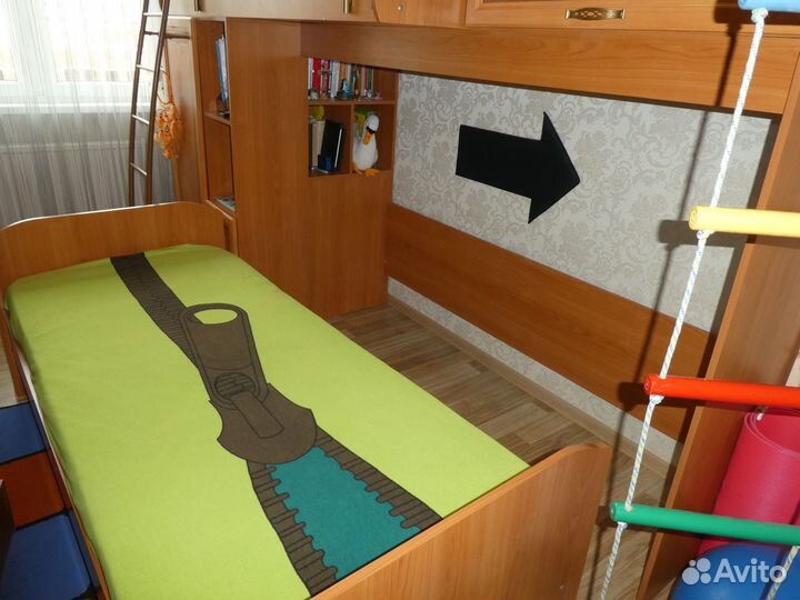 Двуярусная кровать + платяной шкаф Аврора