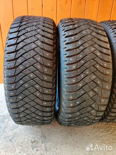 Goodyear UltraGrip Arctic 2 215/55 R17 98T