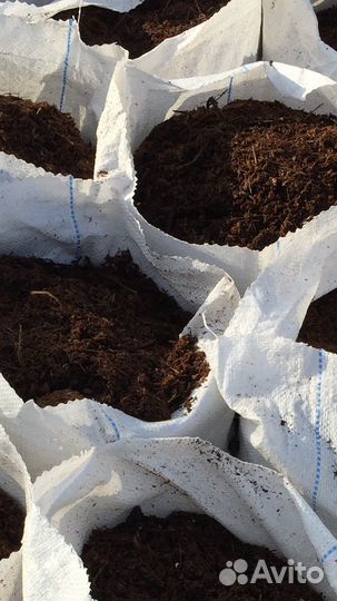 В мешках торф,конский перегной,чернозем,перегной