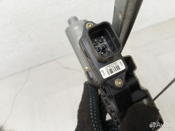 Стеклоподъемник электрический задний правый