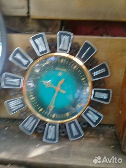 Часы работают