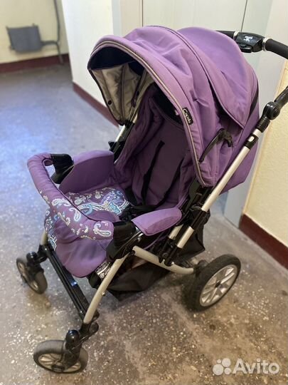 Прогулочная коляска с надувными колесами