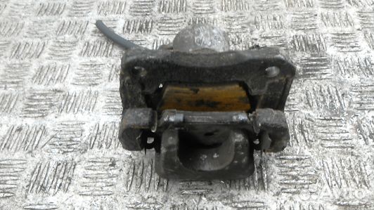 Суппорт тормозной задний левый toyota RAV 4 ZSA3