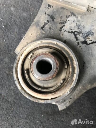 Рычаг подвески передний правый Volvo Xc70 B6304T