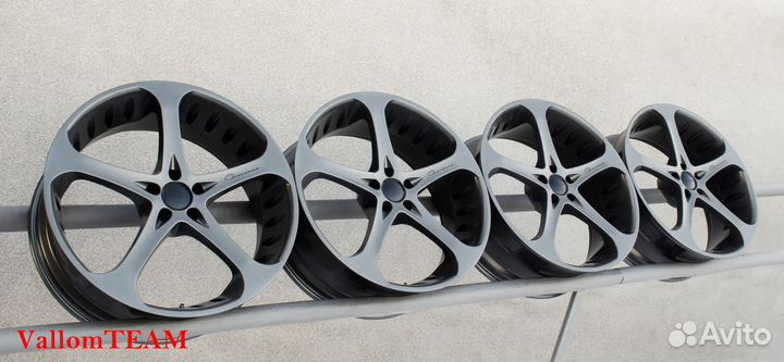 Лот M635524 Фирменные 22-е диски giovanna