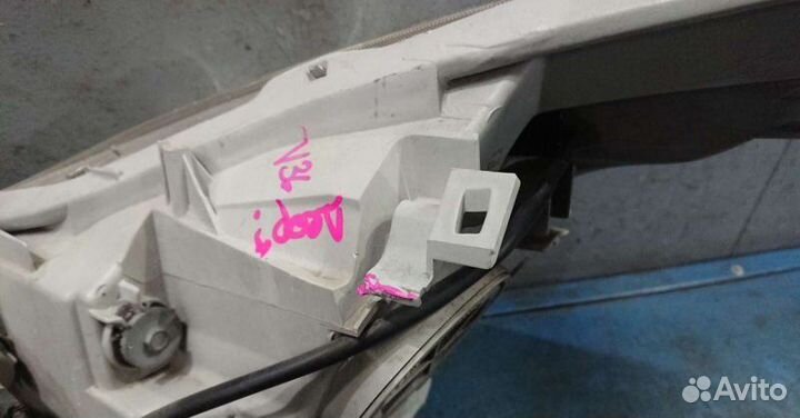 Фара ксенон правая Infiniti G V36