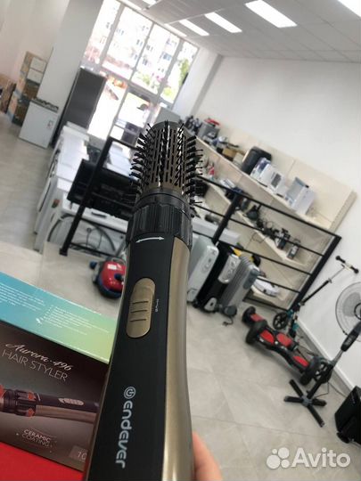 Фен-щетка для волос Endever Aurora 496 (мира)