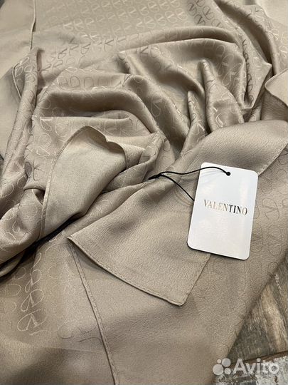 Воздушный шелковый платок Valentino темно-бежевый
