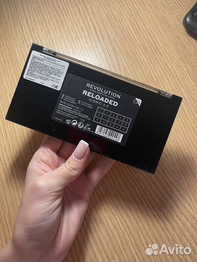 Палетка теней revolution