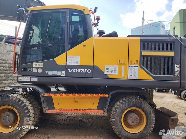 Колёсный экскаватор Volvo EW205D, 2021