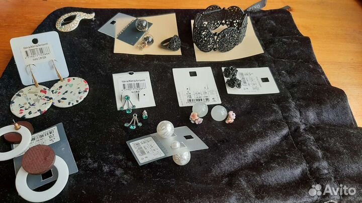 Серьги, кольца, браслет, брошь