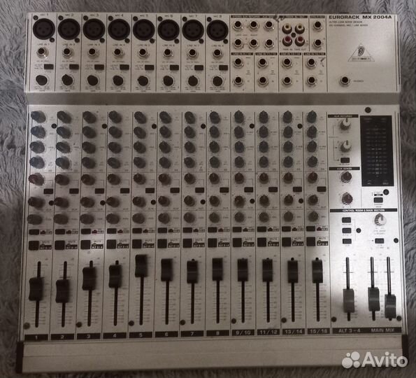 Микшерный пульт behringer