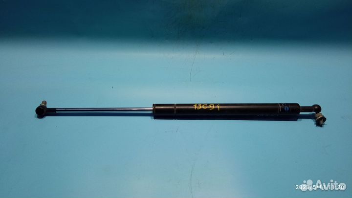 Амортизатор капота для Nissan Cedric Y31