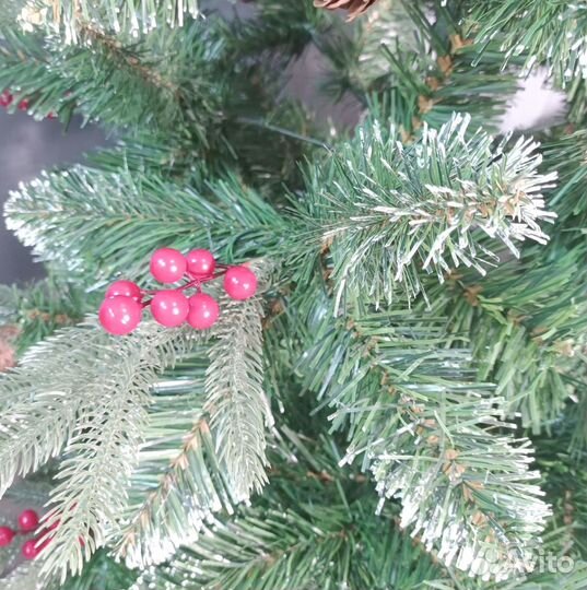 Елка искусственная с рябиной
