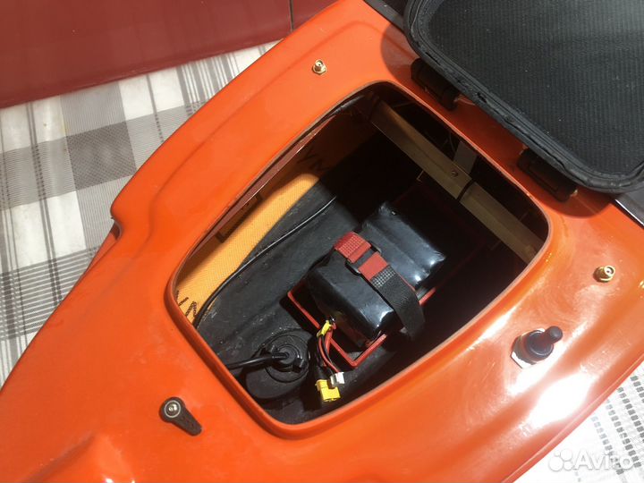 Прикормочный кораблик с gps и эхолотом