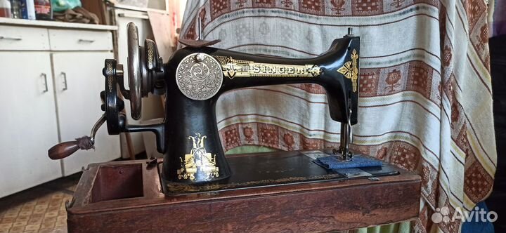 Швейная машинка Зингер