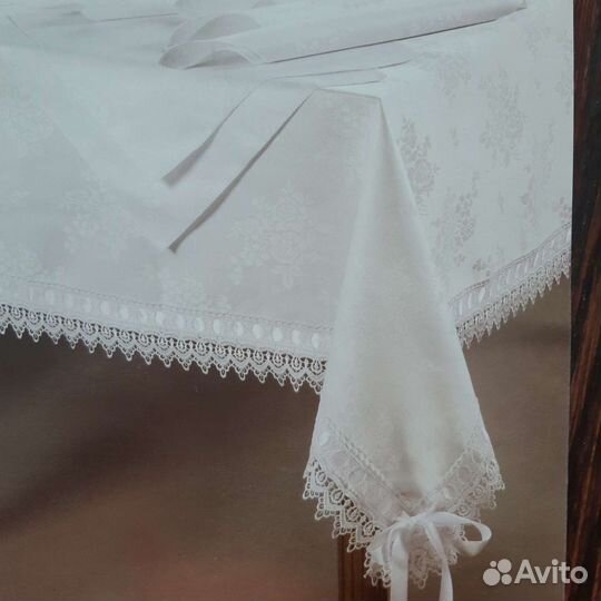 Сервировочная скатерть +салфетки