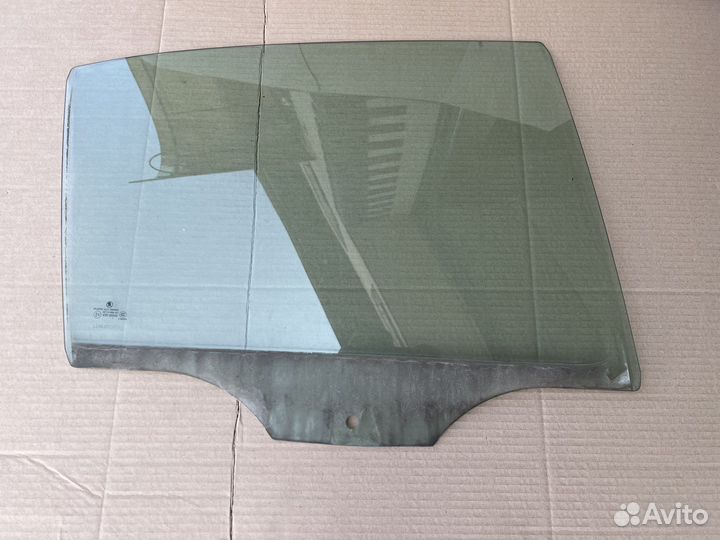 Стекло задней правой двери Skoda Octavia A5