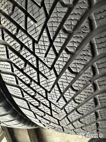 Pirelli Scorpion Winter 2 275/40 R22 108V