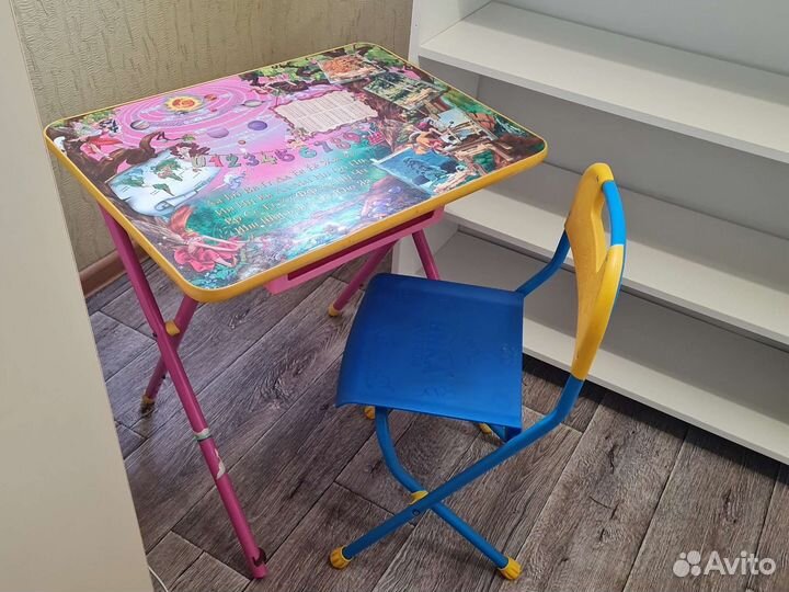 Детский стол со стулом